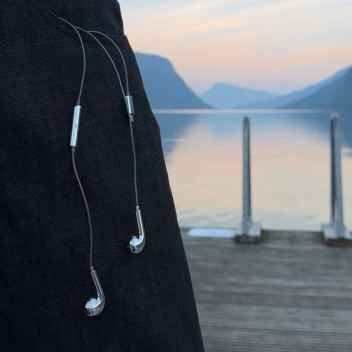 WIRED CHROME EARBUDS (same day shipping)