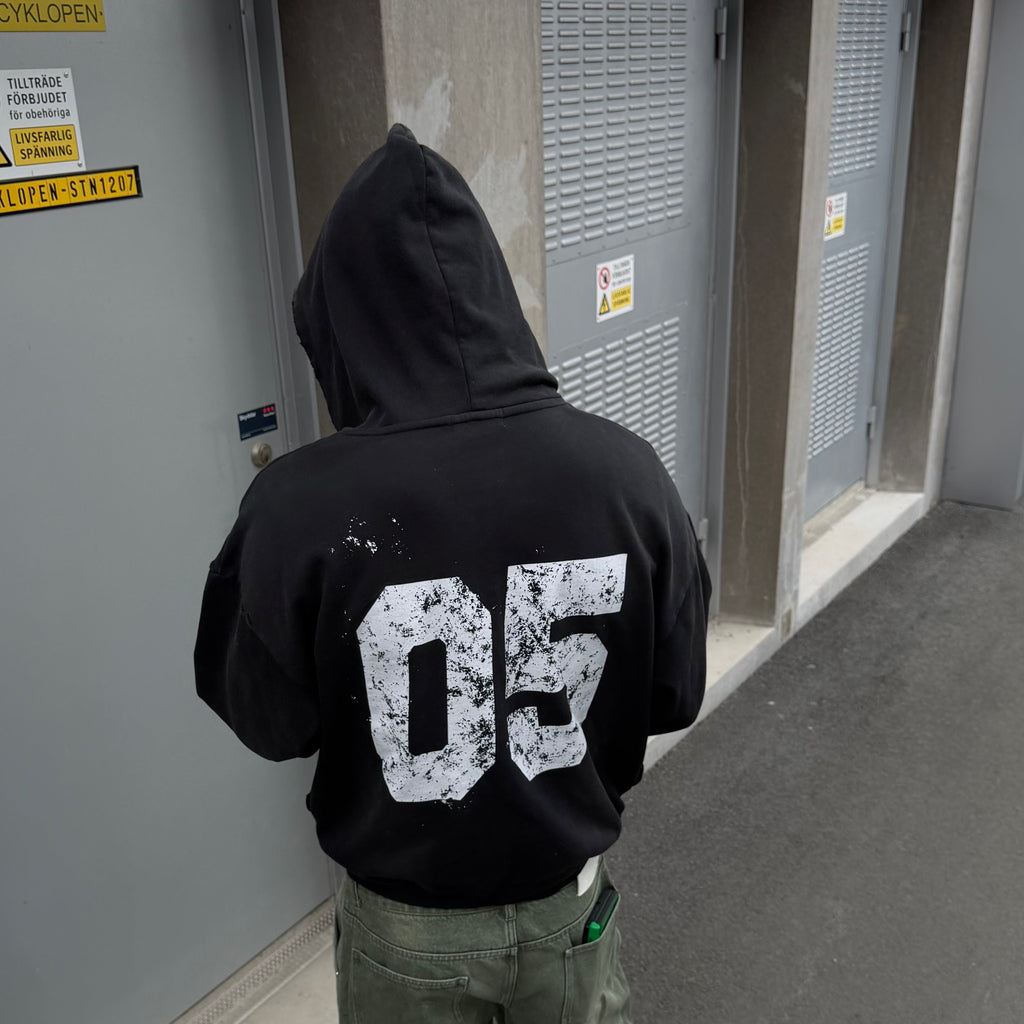 05 DISTRESSED HOODIE