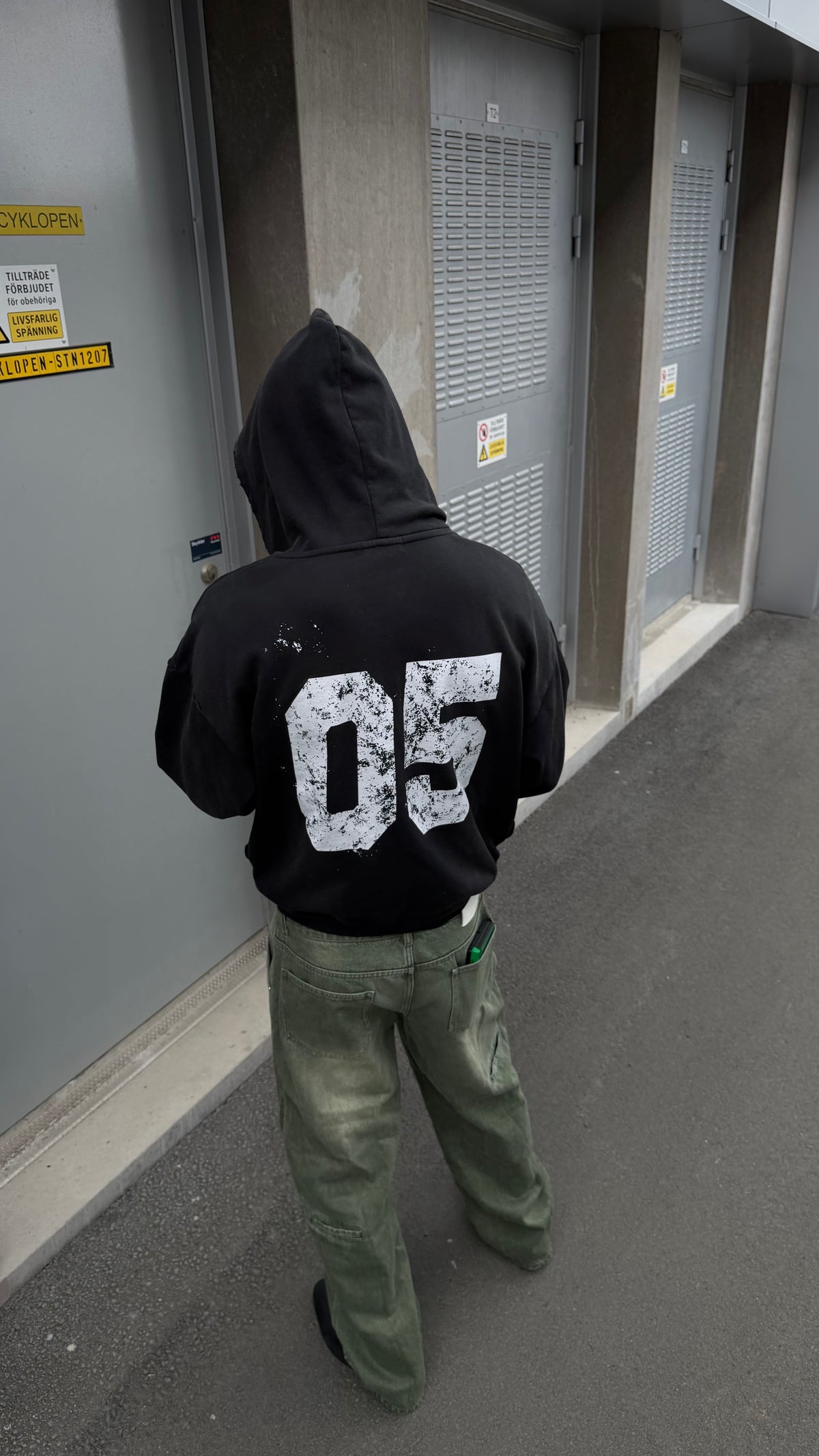 05 DISTRESSED HOODIE