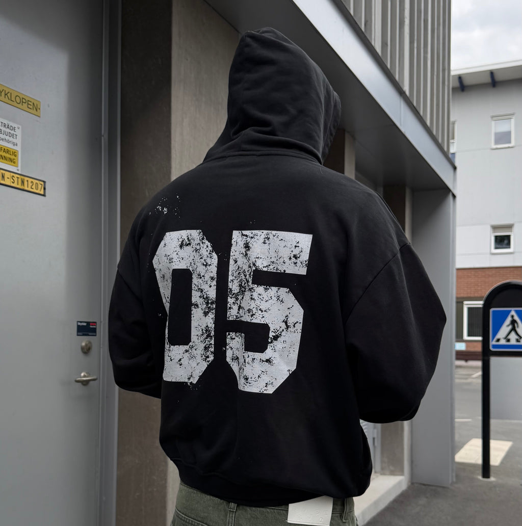 05 DISTRESSED HOODIE