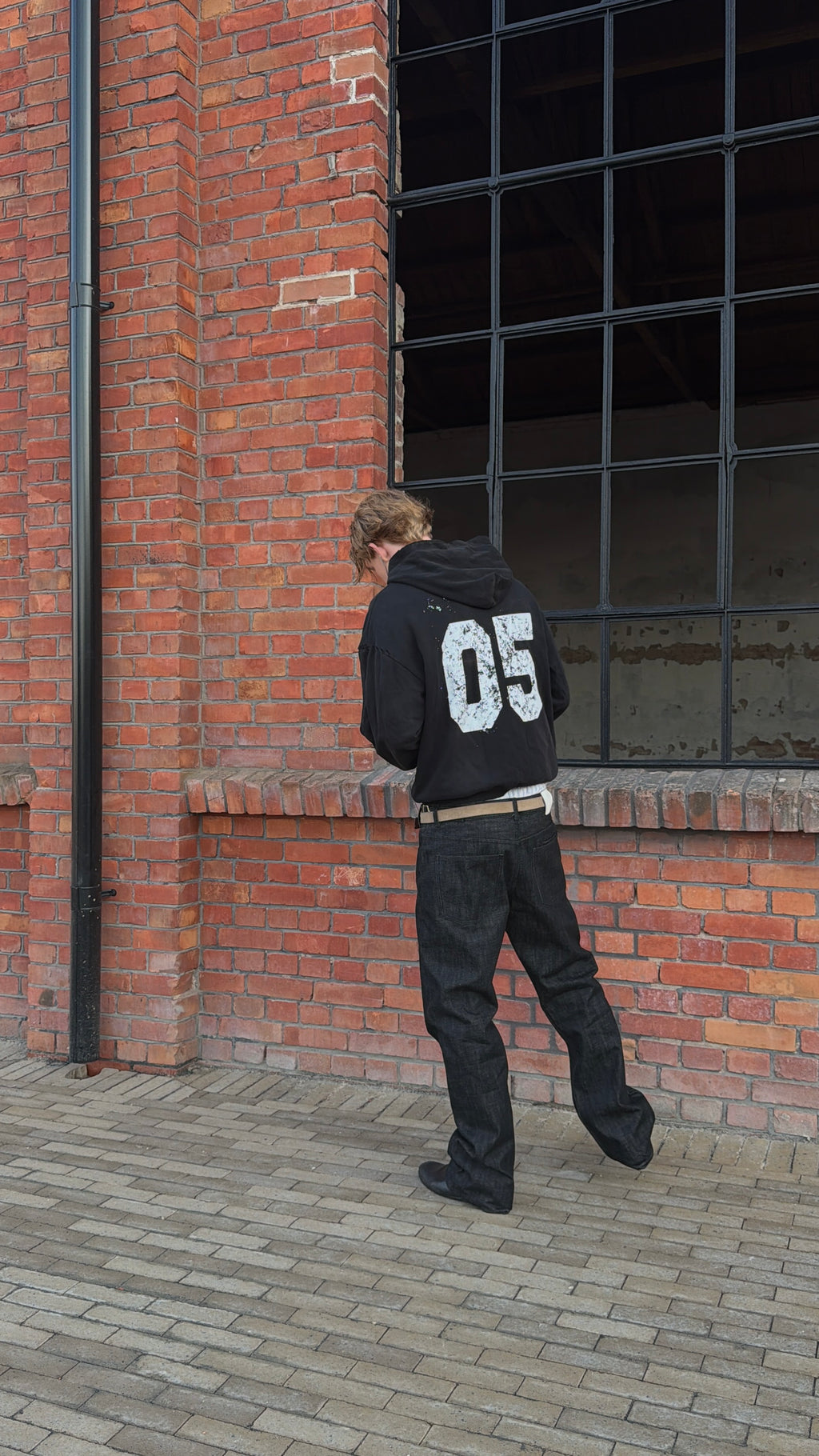 05 DISTRESSED HOODIE