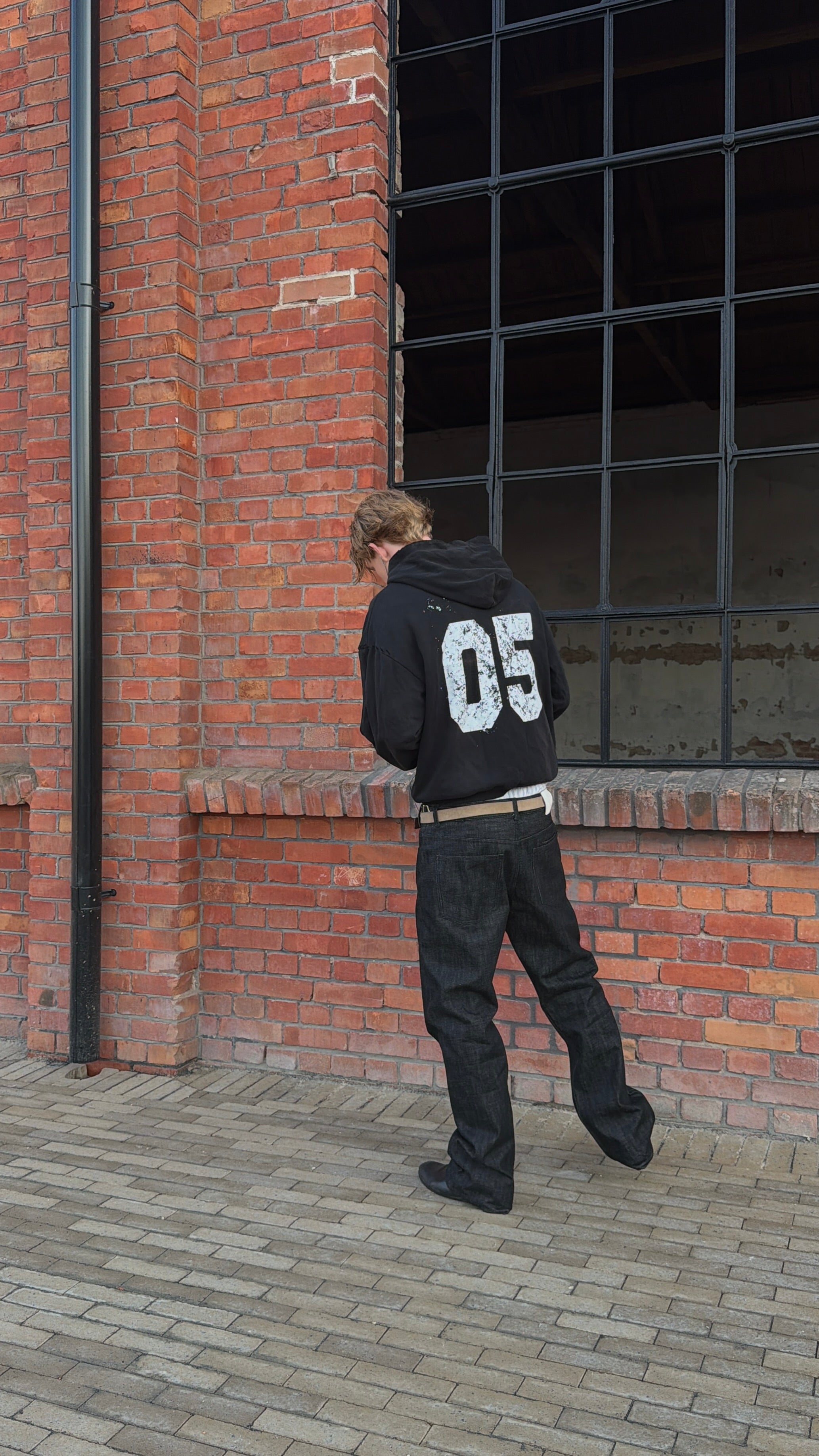 05 DISTRESSED HOODIE