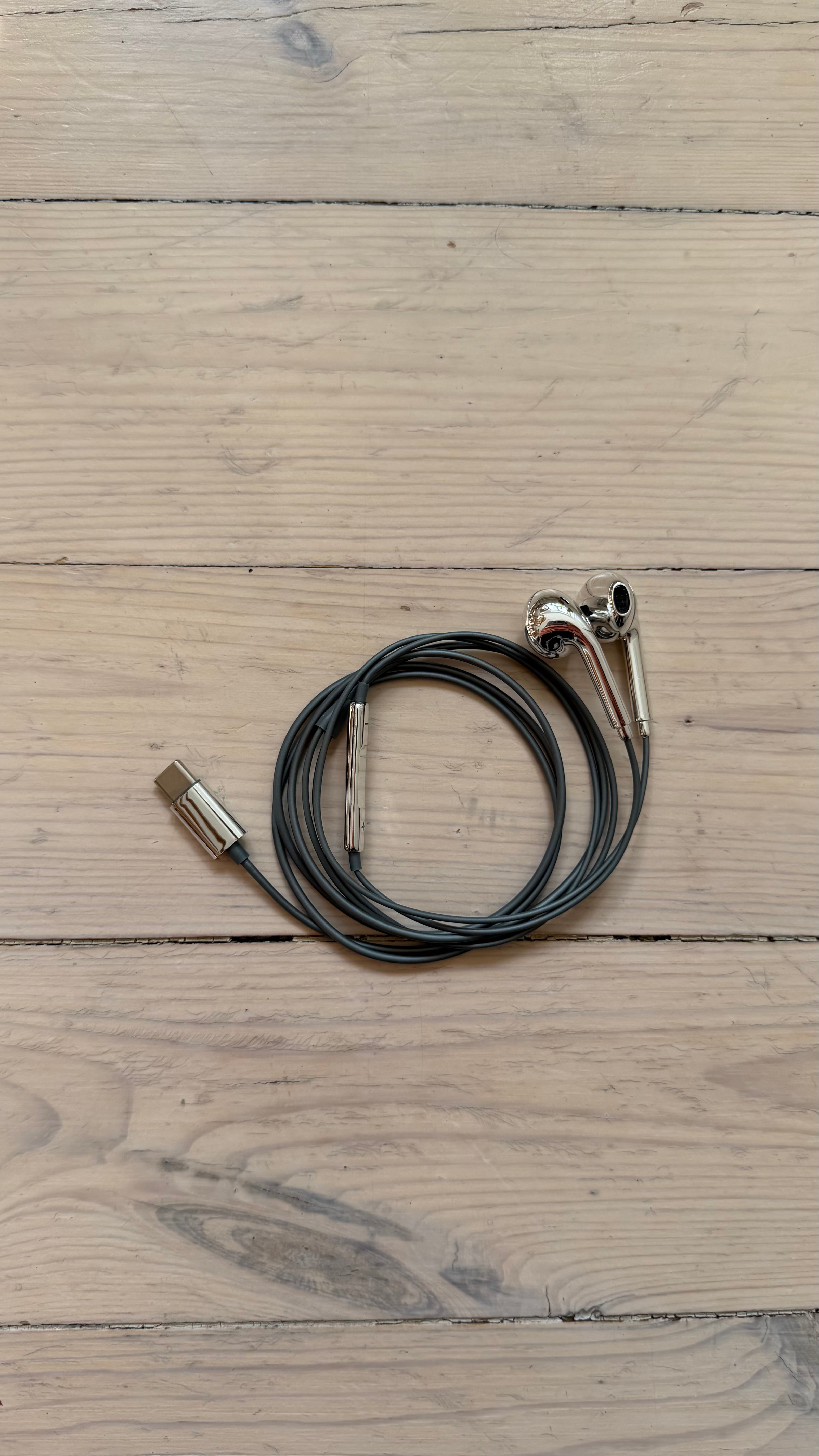 WIRED CHROME EARBUDS (same day shipping)