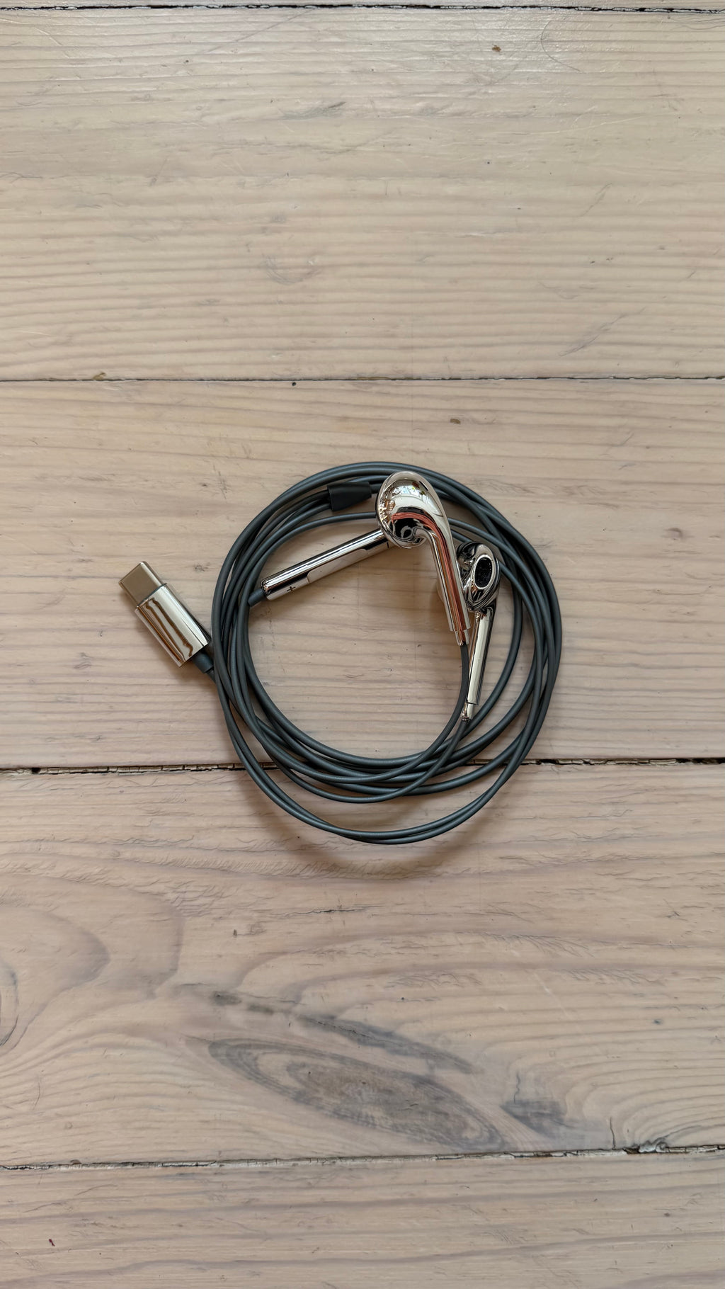 WIRED CHROME EARBUDS